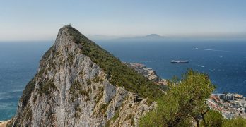 Gibraltar, uno de los escenarios de la novela Entre dos banderas, de Elías Meana