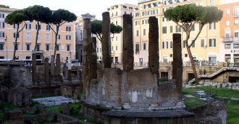 Ruinas del templo Aedes Fortunae Huiusce Diei, en Roma