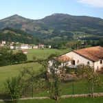 Vista de Gartzain desde la casa rural Larraldea