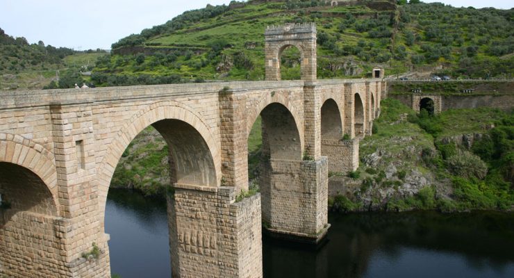 Puente romano de Alcántara, en el Río Tajo