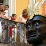 El rey negro de la Comparsa de Gigantes y Cabezudos de Pamplona