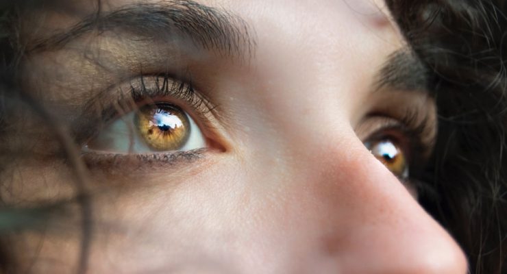 Ojos de mujer