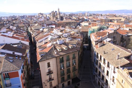 Las calles Navarrería (a la derecha) y Curia (a la izquierda)