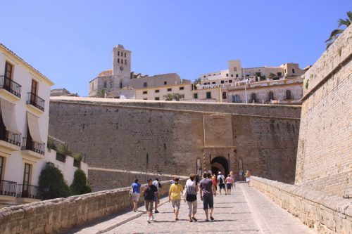 Rampa de acceso al Portal de ses taules o Puerta del mar