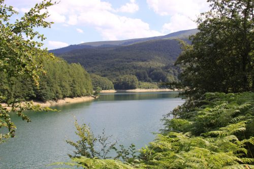 Vista del embalse, de vuelta hacia la presa