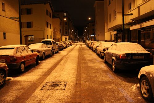 La calle Fermín Gorriti, por la noche