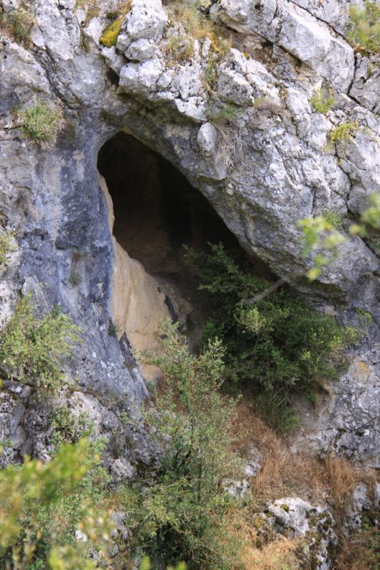 Cueva en el cañón del Río Ubagua